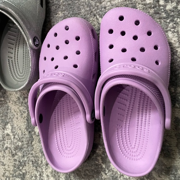2 pairs size 6 crocs - Picture 4 of 5